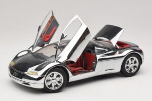 Audi Avus Quattro Chrome Silver Revell 1:18 08830 Métal — image 2 sur 8