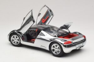 Audi Avus Quattro Chrome Silver Revell 1:18 08830 Métal — image 5 sur 8