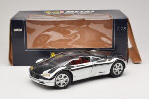 Audi Avus Quattro Chrome Silver Revell 1:18 08830 Métal — image 8 sur 8