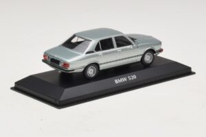 BMW 520 E12 Bleu Clair Métallisé Maxichamps 1:43 940023002 Métal — image 2 sur 5
