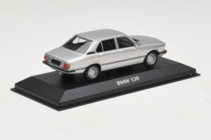 BMW 520 E12 Argent Maxichamps 1:43 940023000 Diecast — image 2 sur 5