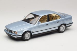 BMW 535i E34 Bleu Clair Métallisé Minichamps 1:18 100024007 Métal