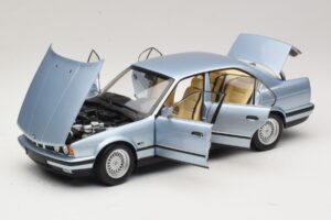 BMW 535i E34 Bleu Clair Métallisé Minichamps 1:18 100024007 Métal — image 2 sur 8