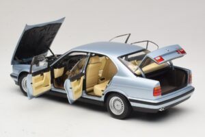BMW 535i E34 Bleu Clair Métallisé Minichamps 1:18 100024007 Métal — image 5 sur 8