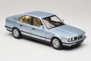 BMW 535i E34 Bleu Clair Métallisé Minichamps 1:18 100024007 Métal — image 6 sur 8