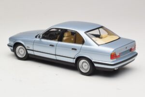 BMW 535i E34 Bleu Clair Métallisé Minichamps 1:18 100024007 Métal — image 7 sur 8