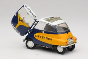 BMW Isetta 250 Lufthansa Revell 1:18 08926 Métal — image 5 sur 8