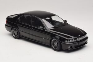 BMW M5 E39 Noir KK-Scale 1:18 KKDC181623 Métal — image 4 sur 6