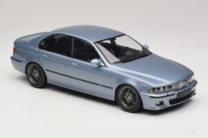 BMW M5 E39 Silverstone Blue Metallic KK-Scale 1:18 KKDC181622 Métal — image 4 sur 6
