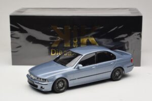 BMW M5 E39 Silverstone Blue Metallic KK-Scale 1:18 KKDC181622 Métal — image 6 sur 6