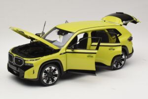 BMW XM G09 Jaune Minichamps 1:18 110023302 Diecast — image 2 sur 8