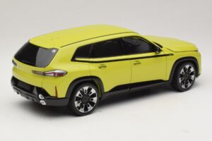 BMW XM G09 Jaune Minichamps 1:18 110023302 Diecast — image 3 sur 8