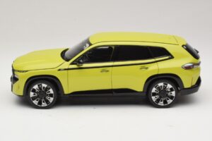 BMW XM G09 Jaune Minichamps 1:18 110023302 Diecast — image 4 sur 8