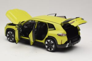 BMW XM G09 Jaune Minichamps 1:18 110023302 Diecast — image 5 sur 8