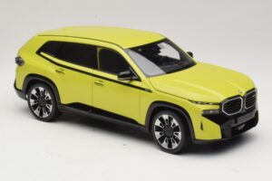 BMW XM G09 Jaune Minichamps 1:18 110023302 Diecast — image 6 sur 8