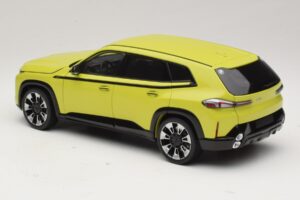 BMW XM G09 Jaune Minichamps 1:18 110023302 Diecast — image 7 sur 8