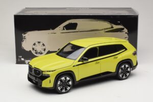 BMW XM G09 Jaune Minichamps 1:18 110023302 Diecast — image 8 sur 8