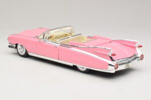 Cadillac Eldorado Biarritz Rose Maisto 1:18 31813-P1 Métal — image 7 sur 8