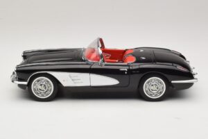 Chevrolet Corvette C1 Tuxedo Black AUTOart 1:18 71142 Diecast — image 4 sur 8