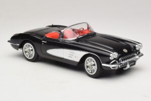 Chevrolet Corvette C1 Tuxedo Black AUTOart 1:18 71142 Diecast — image 6 sur 8