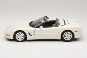Chevrolet Corvette C5 Cabriolet Blanc Bburago 1:18 3076-P1 Métal — image 4 sur 8