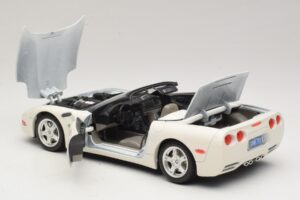 Chevrolet Corvette C5 Cabriolet Blanc Bburago 1:18 3076-P1 Métal — image 5 sur 8