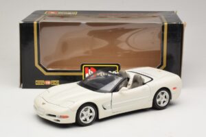 Chevrolet Corvette C5 Cabriolet Blanc Bburago 1:18 3076-P1 Métal — image 8 sur 8