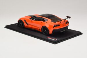 Chevrolet Corvette C7 ZR-1 High Voltage Tint TopSpeed 1:18 TS0147 Résine — image 5 sur 6