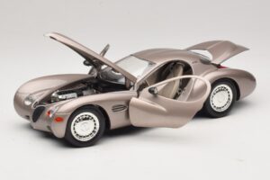 Chrysler Atlantic Beige Guiloy 1:18 68570 Métal — image 2 sur 8
