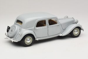 Citroen 15CV Six Gris Maisto 1:18 31837 Métal — image 3 sur 8
