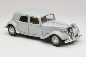 Citroen 15CV Six Gris Maisto 1:18 31837 Métal — image 6 sur 8