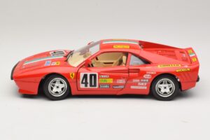 Ferrari 288 GTO #40 Rouge Bburago 1:18 3027-P4 Métal — image 4 sur 8
