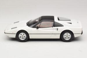 Ferrari 308 GTS Blanc MCG 1:18 MCG18664 Métal — image 3 sur 6