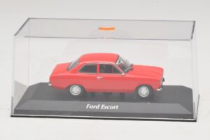 Ford Escort Mk1 Rouge Maxichamps 1:43 940081001 Diecast — image 4 sur 5