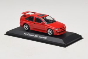 Ford Escort RS Cosworth Rouge Maxichamps 1:43 940082100 Diecast — image 3 sur 5