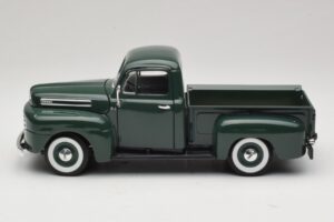 Ford F-1 Vert Road Legends 1:18 92218 Métal — image 4 sur 8