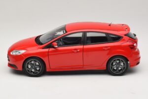 Ford Focus ST Mk2 Rouge Minichamps 1:18 110082002 Métal — image 4 sur 8