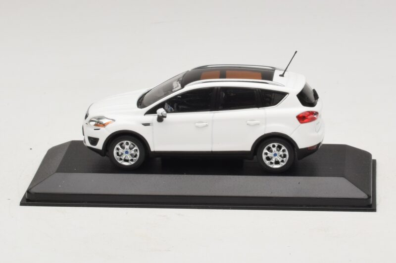 Ford Kuga Mk1 Blanc Édition Concessionnaire Minichamps 1:43 Ford Kuga Mk1 Blanc Édition Concessionnaire Minichamps 1:43 KUGA002 Métal