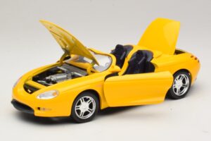 Ford Mustang Mach III Cabriolet Jaune Maisto 1:18 32815 Métal — image 2 sur 8
