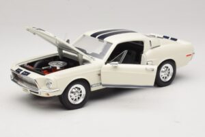 Ford Shelby GT500KR Blanc Road Legends 1:18 92168 Métal — image 2 sur 8