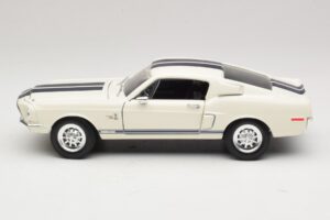 Ford Shelby GT500KR Blanc Road Legends 1:18 92168 Métal — image 4 sur 8