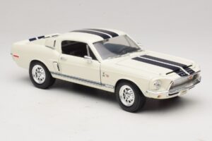 Ford Shelby GT500KR Blanc Road Legends 1:18 92168 Métal — image 6 sur 8