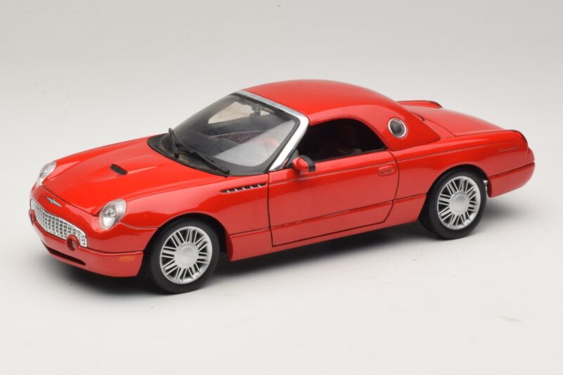 Ford Thunderbird Rouge Maisto 1:18 31620 Métal