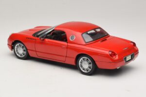 Ford Thunderbird Rouge Maisto 1:18 31620 Métal — image 7 sur 8