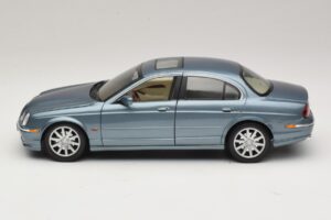 Jaguar S-Type X200 Bleu Maisto 1:18 31865 Métal — image 4 sur 8