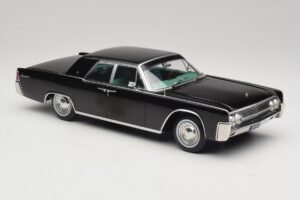 Lincoln Continental Noir KK-Scale 1:18 KKDC181483 Métal — image 4 sur 6