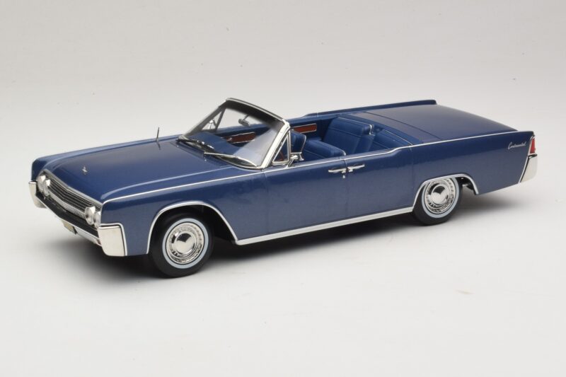 Lincoln Continental Convertible Bleu Métallisé The Lincoln Lawyer KK-Scale 1:18 KKDC181522 Métal