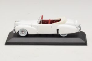 Lincoln Continental Cabriolet Blanc Minichamps 1:43 Lincoln Continental Cabriolet Blanc Minichamps 1:43 400082501 Métal