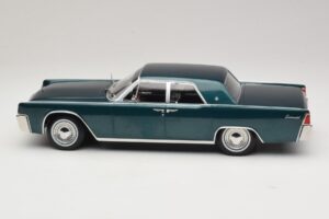 Lincoln Continental Vert Foncé Métallisé Matrix Reloaded & Revolutions KK-Scale 1:18 KKDC181481 Métal — image 3 sur 6