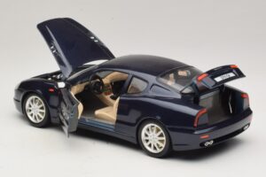 Maserati 3200 GT Bleu Bburago 1:18 3371-P1 Métal — image 5 sur 8